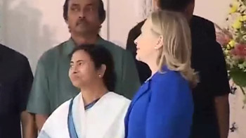 ममता से मिलीं हिलेरी