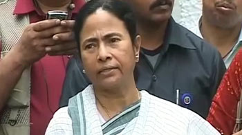 Video : Mamata hints at snap polls; Congress says UPA 2 will complete its full term