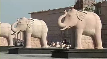 Video : Mayawati's elephant statues: Could be a 40,000 crore scam, says Akhilesh