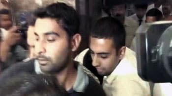 Videos : बीएमडब्ल्यू हादसा : मालिक के बेटे ने किया सरेंडर