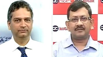 Video : Cannot ignore rupee fundamentals, global risk aversion strong: Economists