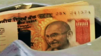 लुढ़कने का फिर नया रिकॉर्ड बनाया रुपये ने