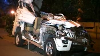 दिल्ली : डिवाइडर से टकराई स्कॉर्पियो, एक मरा