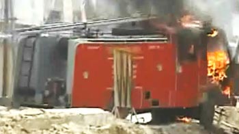 इलाहाबाद : पुलिस फायरिंग में एक मरा, गुस्साई भीड़ ने की आगजनी