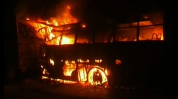 Videos : बहराइच में बस में आग लगी, 16 की मौत
