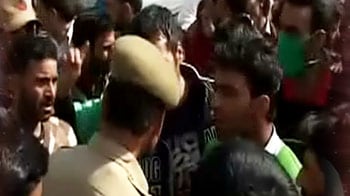 Video : Two more babies die in Srinagar hospital; protesters block highway