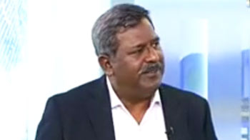 Rupee tumbles against dollar; govt to partially deregulate LPG