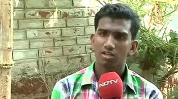 Video : Battling the odds, shopkeeper's son makes it to IIT