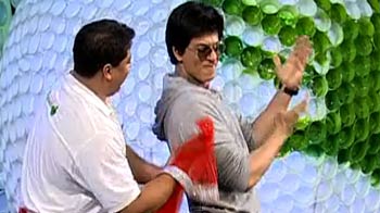 शाहरुख ने लिए कई गांव गोद