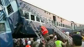 हंपी एक्सप्रेस-मालगाड़ी में टक्कर, 14 मरे, 30 घायल हंपी एक्सप्रेस-मालगाड़ी में टक्कर, 14 मरे, 30 घायल