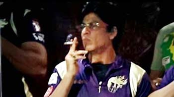 SRK served notice for smoking in public during IPL match
