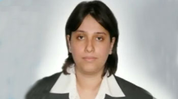 Lower oil prices, cheap valuations could push rupee to 54: StanChart