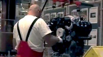 Video : Euro zone PMI slumps; HP to slash 27,000 jobs