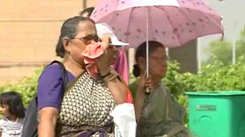 आसमान से बरस रही है आग