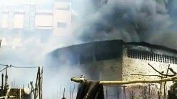 Videos : आगरा की जूता फैक्टरी में लगी आग