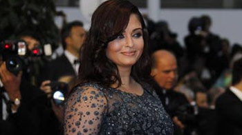 नहीं आए अभिषेक, कान में अकेली रहीं ऐश्वर्या नहीं आए अभिषेक, कान में अकेली रहीं ऐश्वर्या