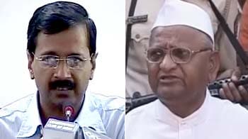 Video : Anna Hazare says PM is a simple man, team disagrees