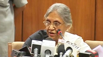 Delhi govt cuts petrol price by Rs. 1.26 a litre