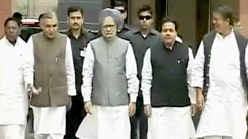 लोगों की मुश्किलों से बेखबर सरकार