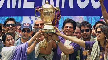 Mamata felicitates the IPL 5 champions