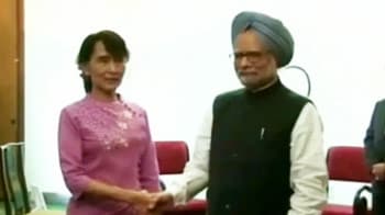 Video : Prime Minister Manmohan Singh meets Aung San Suu Kyi