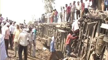 Video : Doon Express derails near Jaunpur in Uttar Pradesh; 5 killed