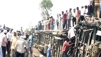 Videos : जौनपुर में दून एक्सप्रेस पटरी से उतरी