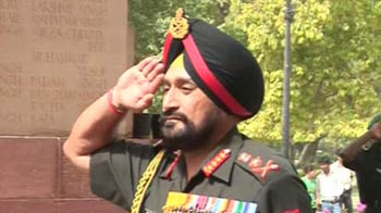 New army chief Gen Bikram Singh visits Amar Jawan Jyoti