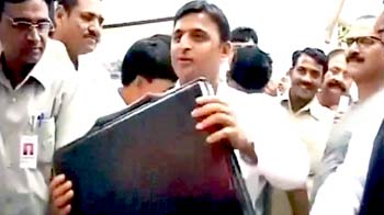 अखिलेश ने बजट में की युवाओं को लुभाने की कोशिश अखिलेश ने बजट में की युवाओं को लुभाने की कोशिश