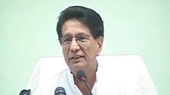 Video : Ajit Singh assures Air India pilots parity in pay, calls for end to strike