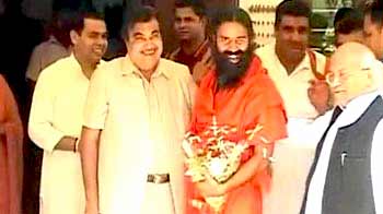 गडकरी से रामदेव ने की मुलाकात गडकरी से रामदेव ने की मुलाकात