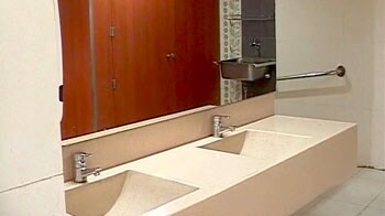 Videos : दो शौचालयों के नवीनीकरण पर 35 लाख खर्च!