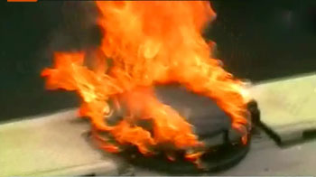 रेलवे स्टेशन पर तेल टैंकर में लगी आग