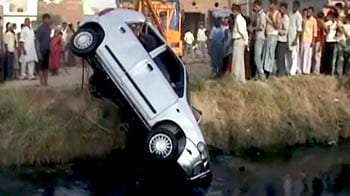 गाजियाबाद में नहर में गिरी कार, दो की मौत