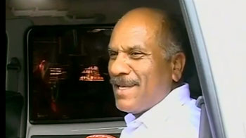 मोरल पुलिसिंग करते एसीपी ढोबले! मोरल पुलिसिंग करते एसीपी ढोबले!