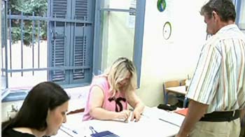 Greeks vote for the second time in cliffhanger polls