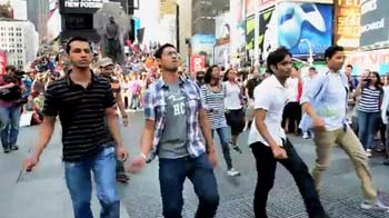 Flashmob does the <i>Dhinka Chika</i> in Times Square