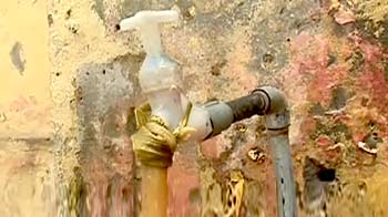 महरौली के 'नल देवता' महरौली के 'नल देवता'