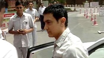 Aamir Khan arrives in Parliament to discuss medical issues