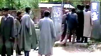 Video : 300 panchayat members quit in Kashmir after militants' threats