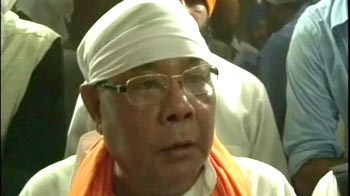 Presidential poll: Sangma campaigns from Golden Temple, slams Pranab Mukherjee