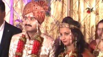 Video : Gadkari's younger son Sarang weds in low-key affair