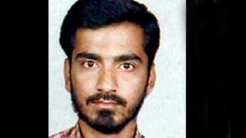 Video : Police arrest suspected handler of 26/11 attacks at Delhi airport