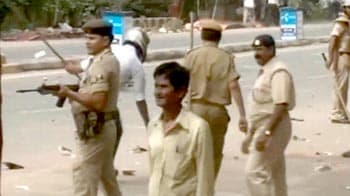 Video : In Patna, police lathicharges protesting power board employees, fires in the air