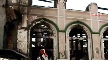 Video : Kashmir tense, a day after fire destroyed Dastgeer Sahib Sufi shrine