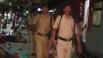 Maoists attack policemen, blast rail tracks in Jharkhand