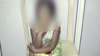 Videos : महज 50 पैसे के लिए दो बच्चियों की बेरहमी से पिटाई