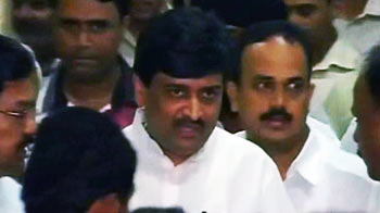 आदर्श घोटाला : चव्हाण ने देशमुख को जिम्मेदार ठहराया