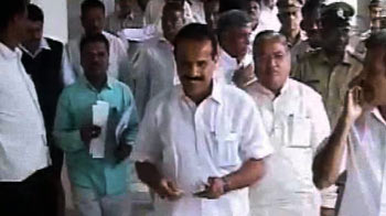 भाजपा के विद्रोही नेतृत्व परिवर्तन पर अडिग