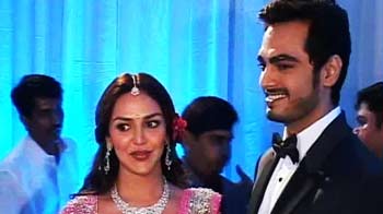 ईशा के रिसेप्शन के कुछ खास पल ईशा के रिसेप्शन के कुछ खास पल